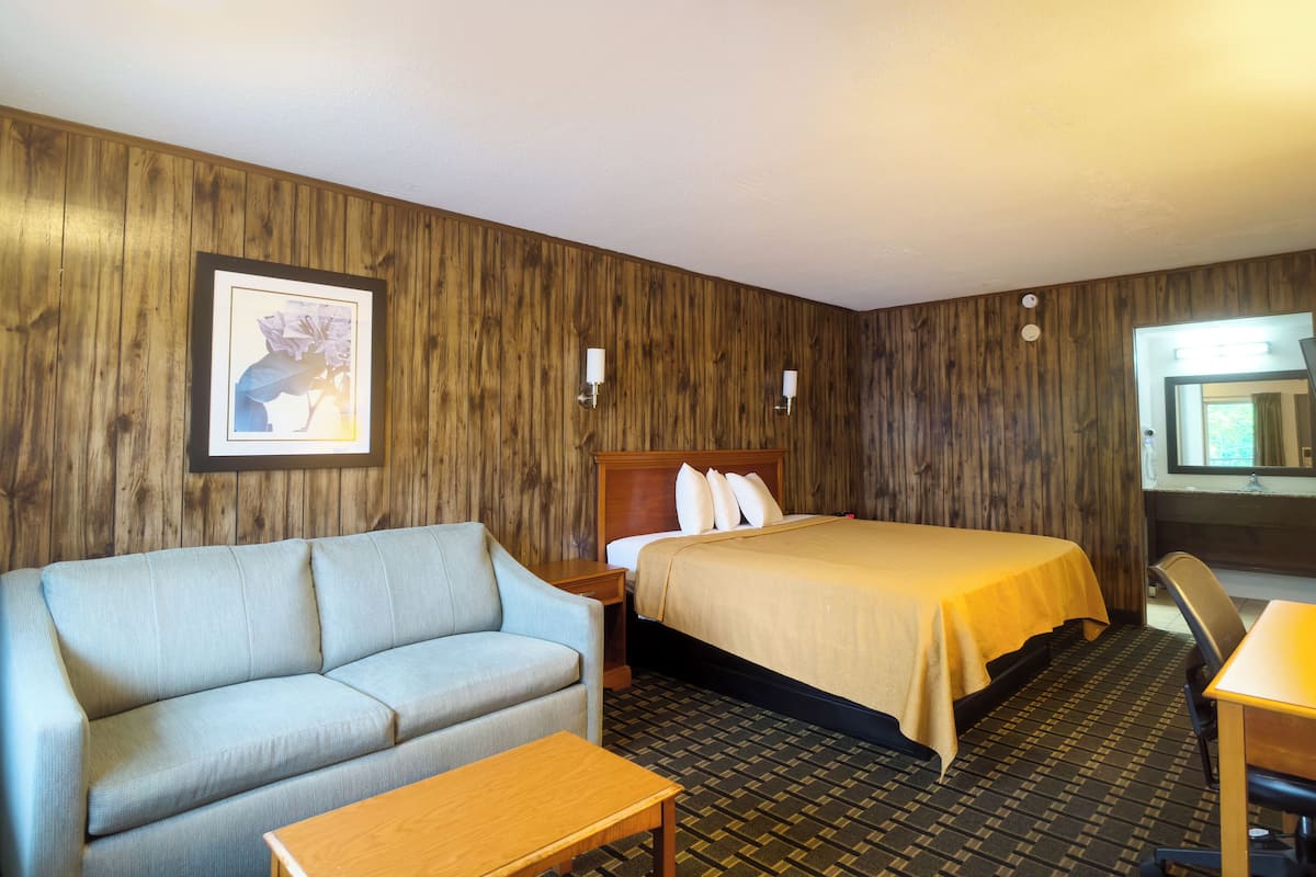 Quarto, 1 cama Queen (River Front) | Escrivaninha, ferros/tábuas de passar roupa, Wi-Fi de cortesia