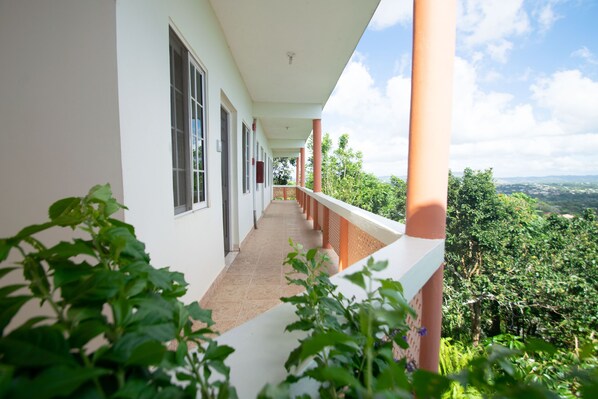 Balcony - Mandeview Hotel (Mandeville)