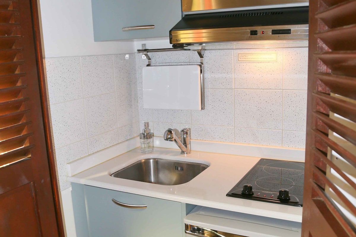 classic duplex, garden area | private kitchenette | fridge, microwave, stovetop, electric kettle