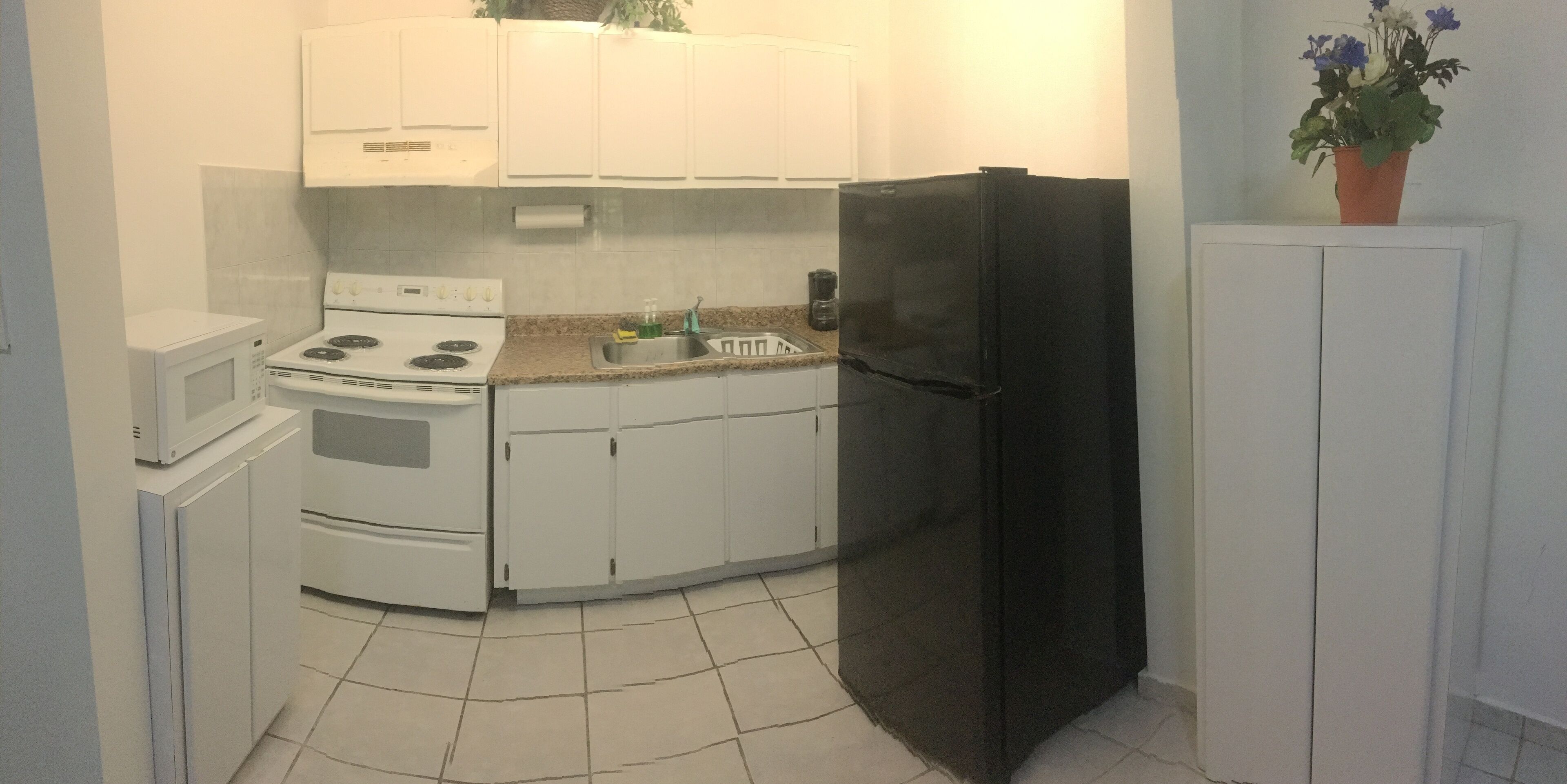 family room, 1 bedroom | private kitchen | fridge, microwave, stovetop, cookware/dishes/utensils