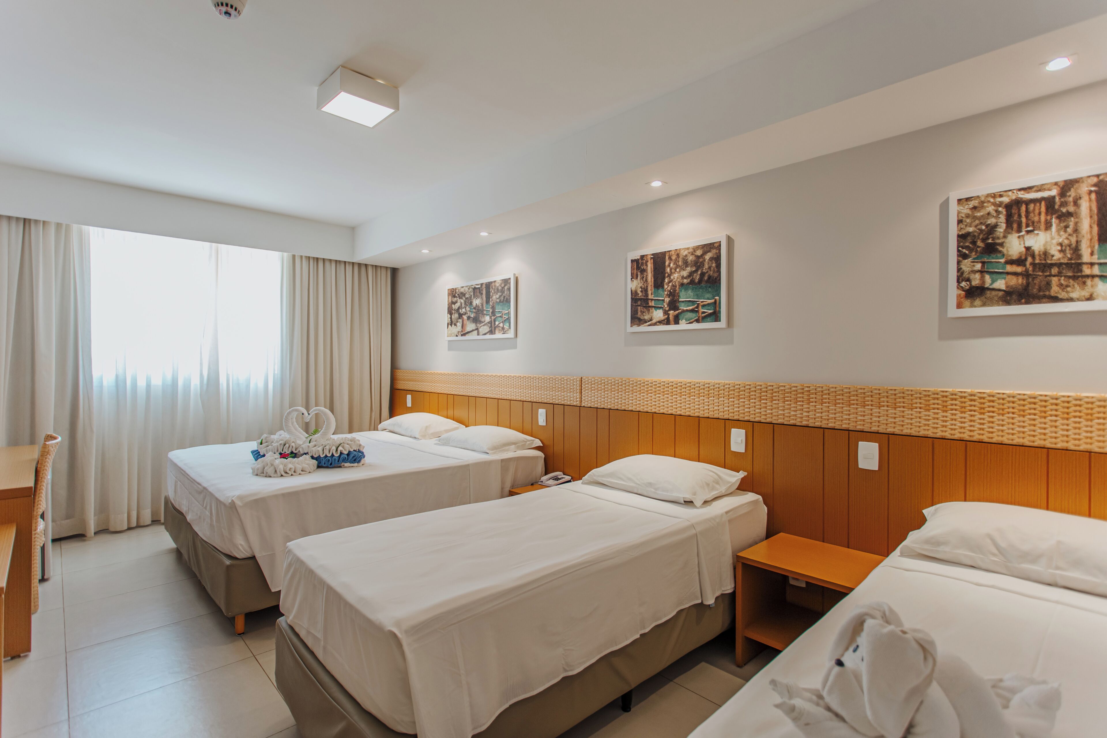 Apartamento Superior Família | Minibar, in-room safe, desk, blackout curtains