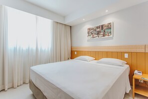 Minibar, coffres-forts dans les chambres, bureau, rideaux occultants