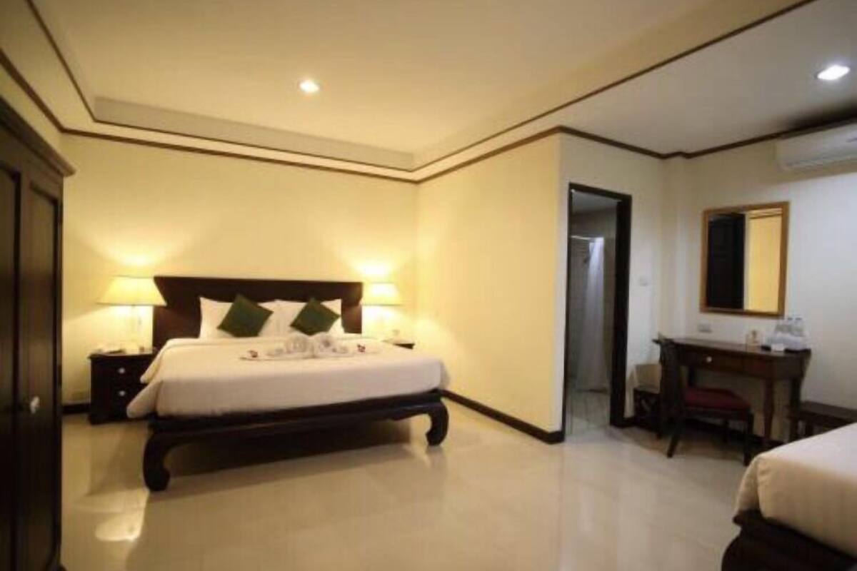 Triple Room  | Minibar, desk, free WiFi