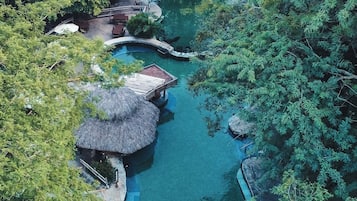 2 outdoor pools, free cabanas, pool umbrellas