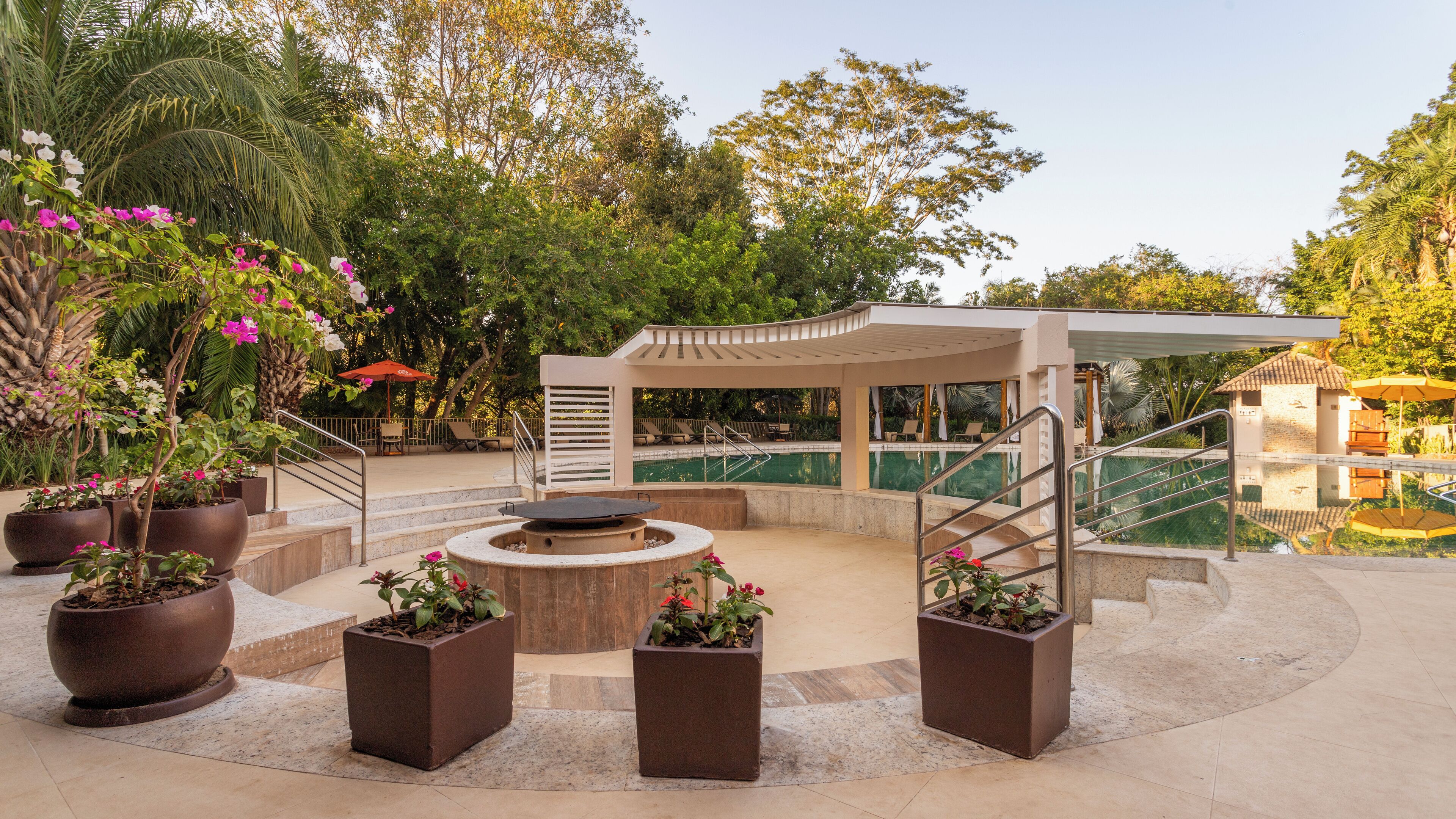 2 outdoor pools, free cabanas, pool umbrellas