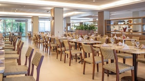 6 restaurants, breakfast, lunch, dinner served; Brazilian cuisine