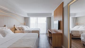 Familieværelse | Minibar, pengeskab på værelset, skrivebord, mørklægningsgardiner