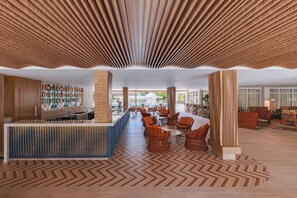 3 bar/ruang istirahat 