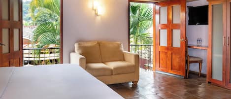 1 dormitorio, decoración individual, mobiliario individual y escritorio