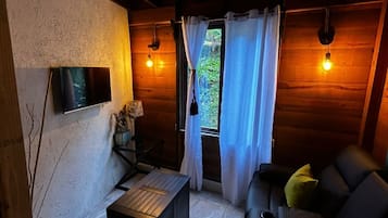 Deluxe Cottage, 2 Bedrooms, 2 Bathrooms, River View | Room amenity
