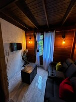 Deluxe Cottage, 2 Bedrooms, 2 Bathrooms, River View | Room amenity