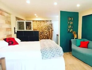 1 habitación, tabla de planchar con plancha, wifi gratis y ropa de cama 