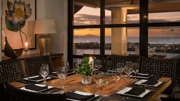 3 restauranter: frokost, lunsj og middag serveres