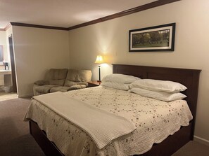 43-inch flat-screen TV with digital channels, TV, streaming services - Arthur's Country Inn (Arthur)