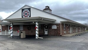 Unclassified image, 4 of 12, button - Arthur's Country Inn (Arthur)