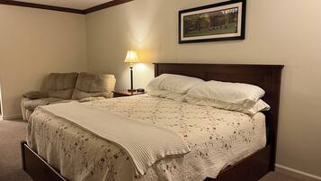 Exclusive Room, 1 Queen Bed | Bathroom