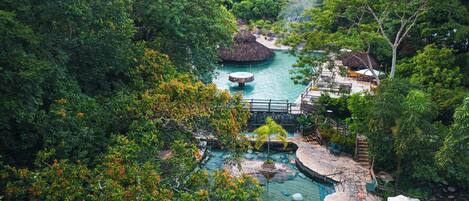 Piscine extérieure, tentes de plage, parasols de plage