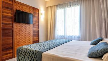 Minibar, desk, blackout drapes, soundproofing