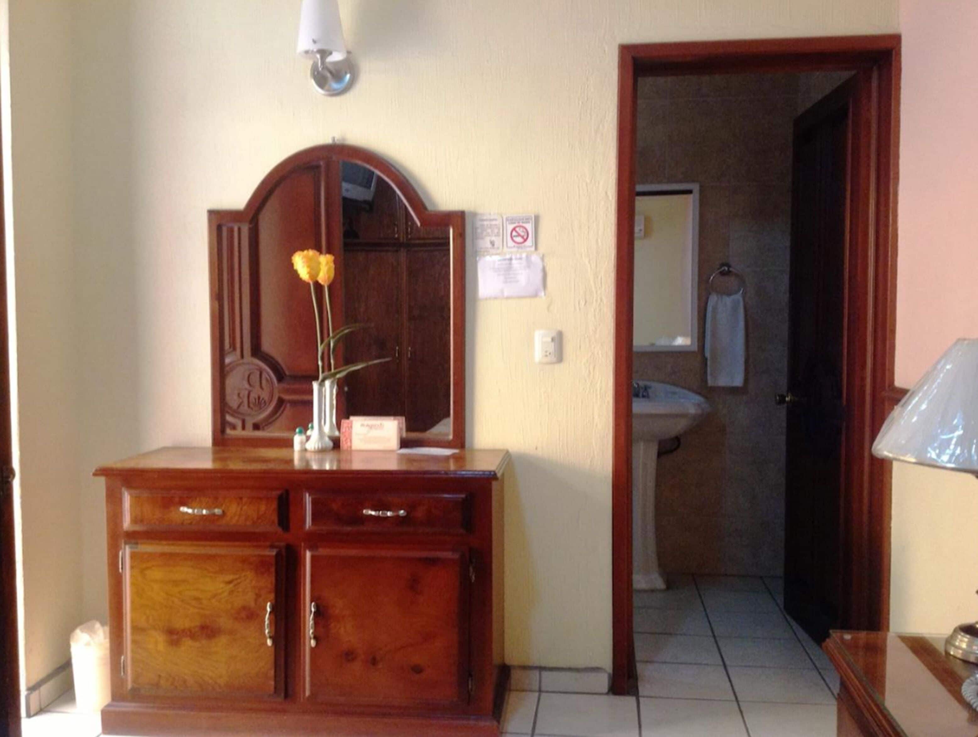 family room | desk, free wifi, bed sheets