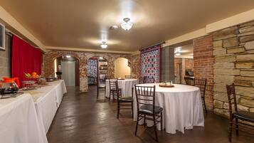 Free daily full breakfast