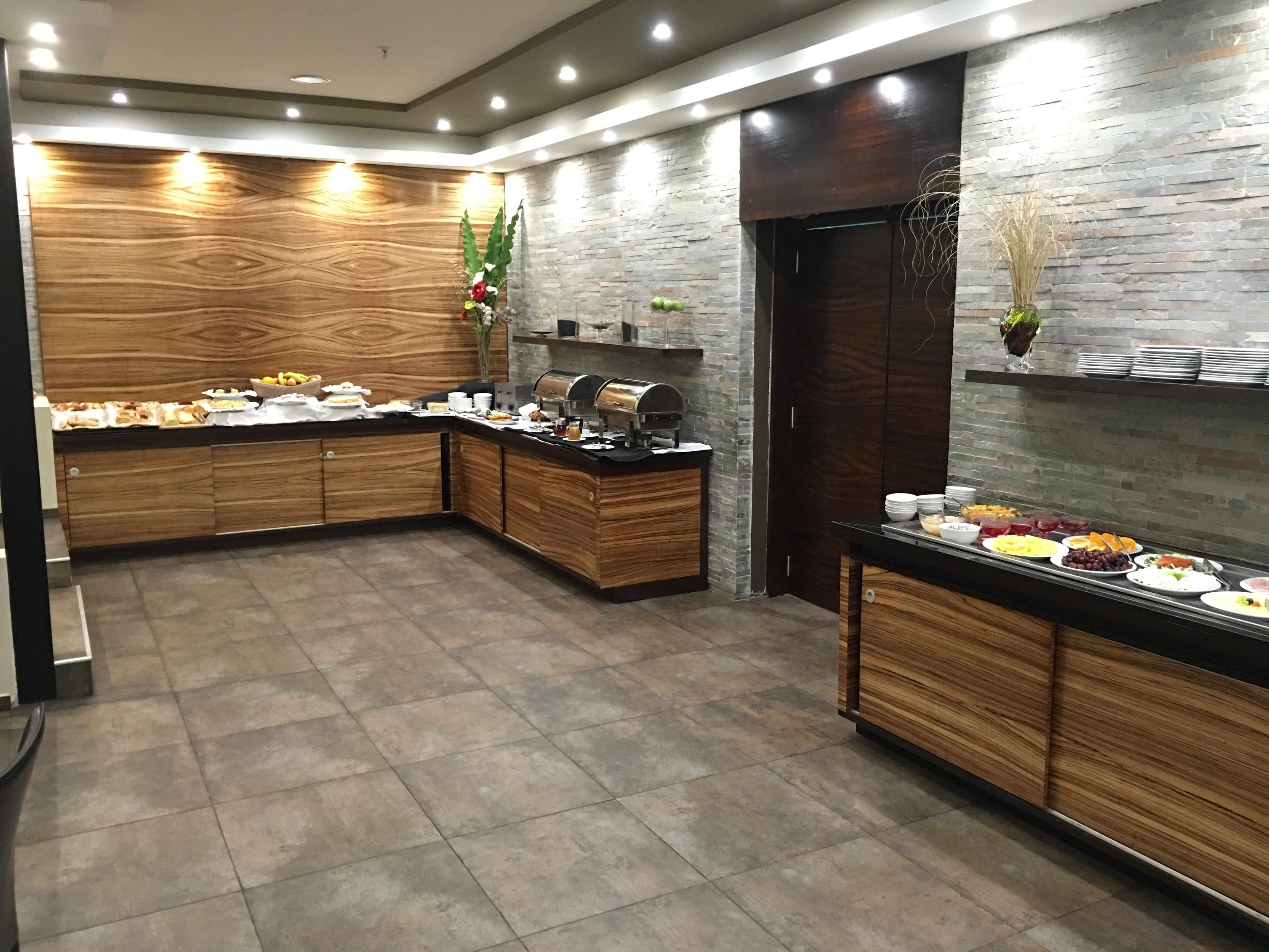 daily cooked-to-order breakfast (usd 9 per person)