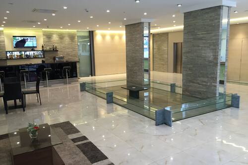 Lobby lounge