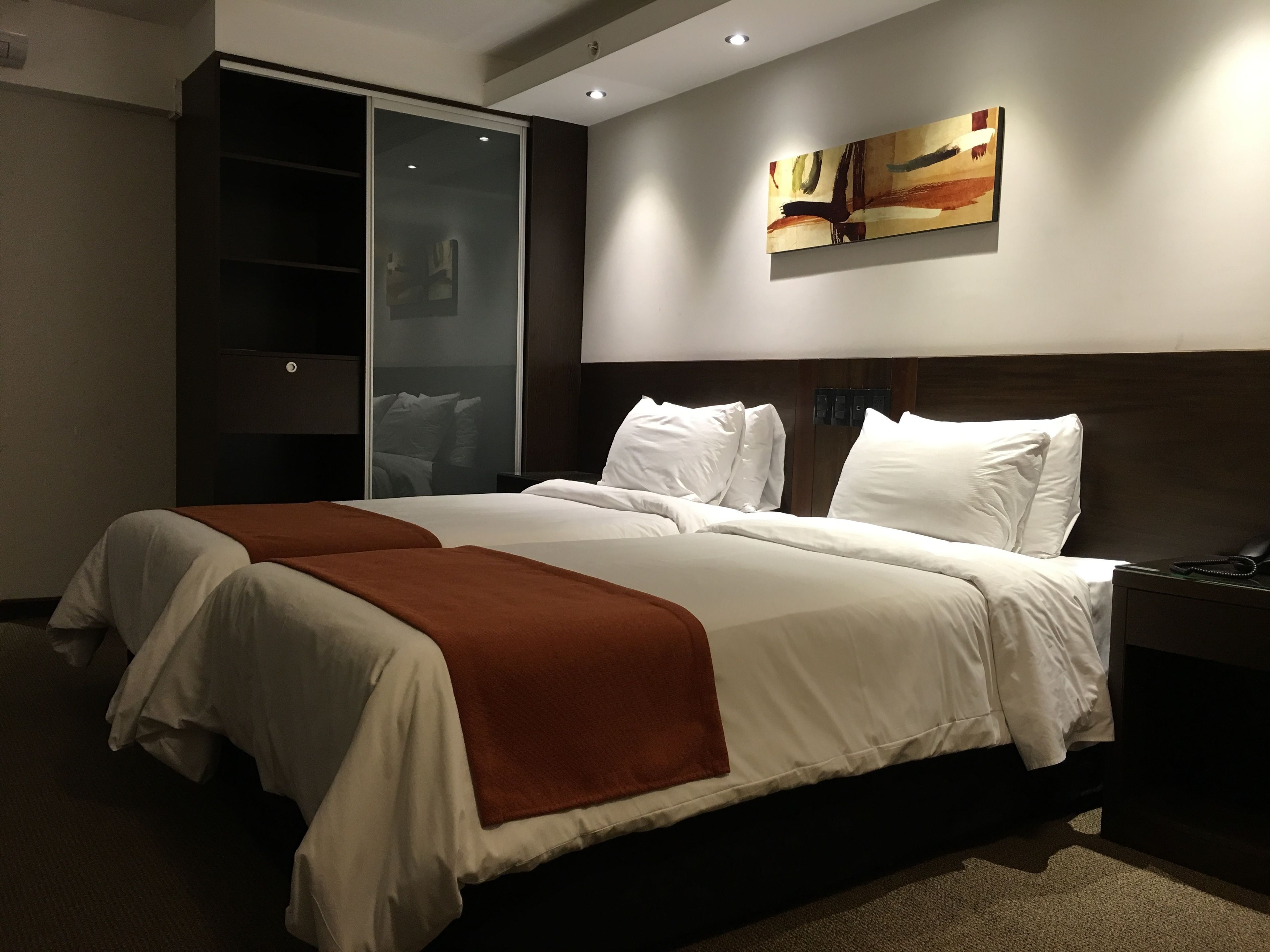 classic twin room | pillow-top beds, minibar, in-room safe, desk