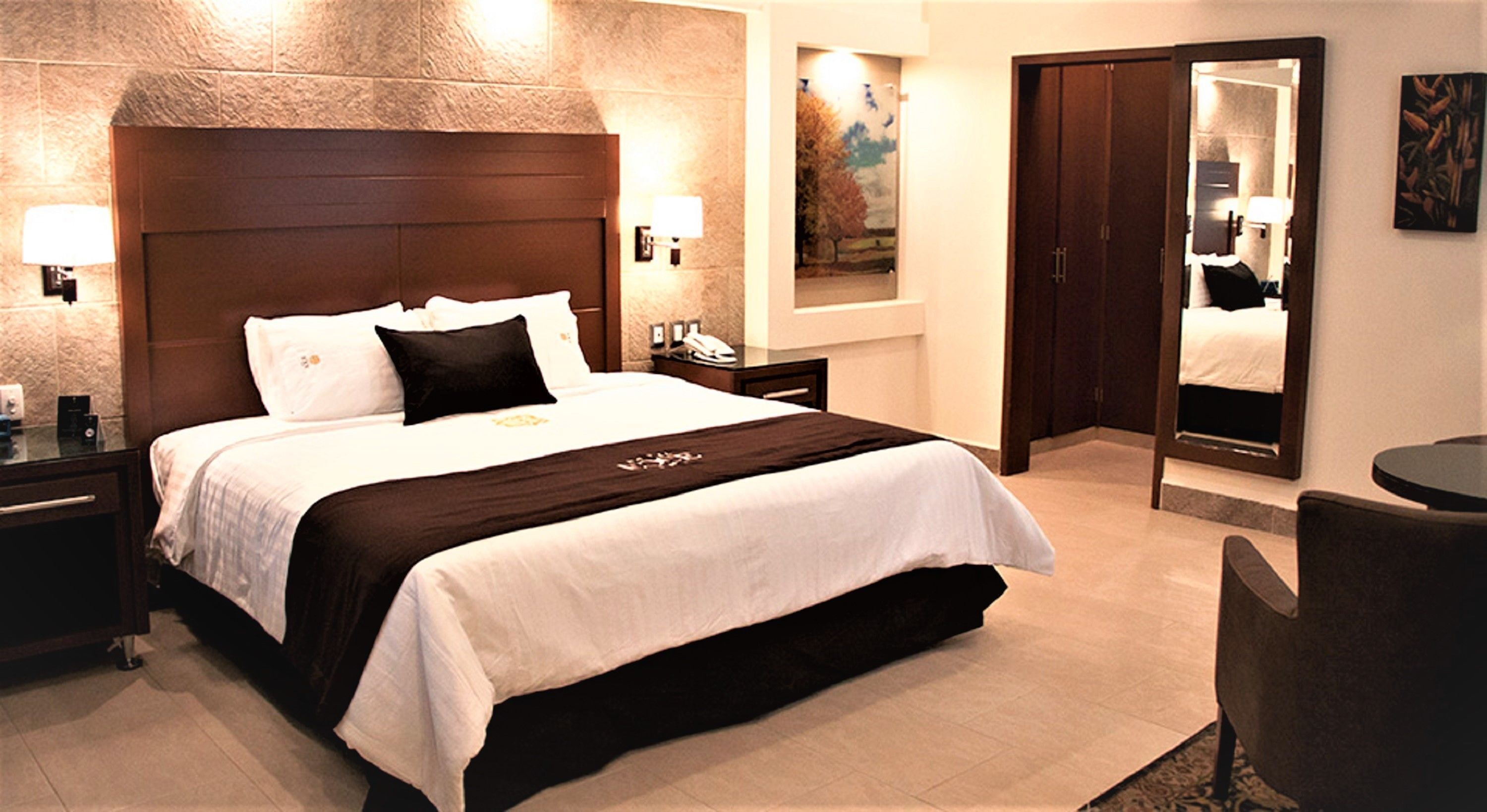 Premium bedding, free minibar items, in-room safe, desk