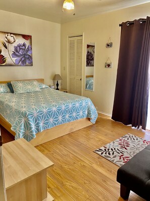 H1 (3 Bedroom) | 1 bedroom, in-room safe, iron/ironing board, free cribs/infant beds - Glendale Apartment Rental by Owner (Glendale)