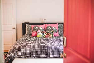 Habitación Deluxe doble, 1 cama de matrimonio con sofá cama, baño privado (Double Owl Room) | Escritorio, tabla de planchar con plancha, wifi gratis