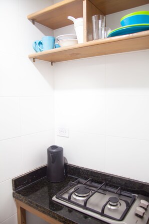 Bungalow, cuisine, vue jardin (doble) | Cuisine privée