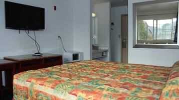 Desk, iron/ironing board, free WiFi