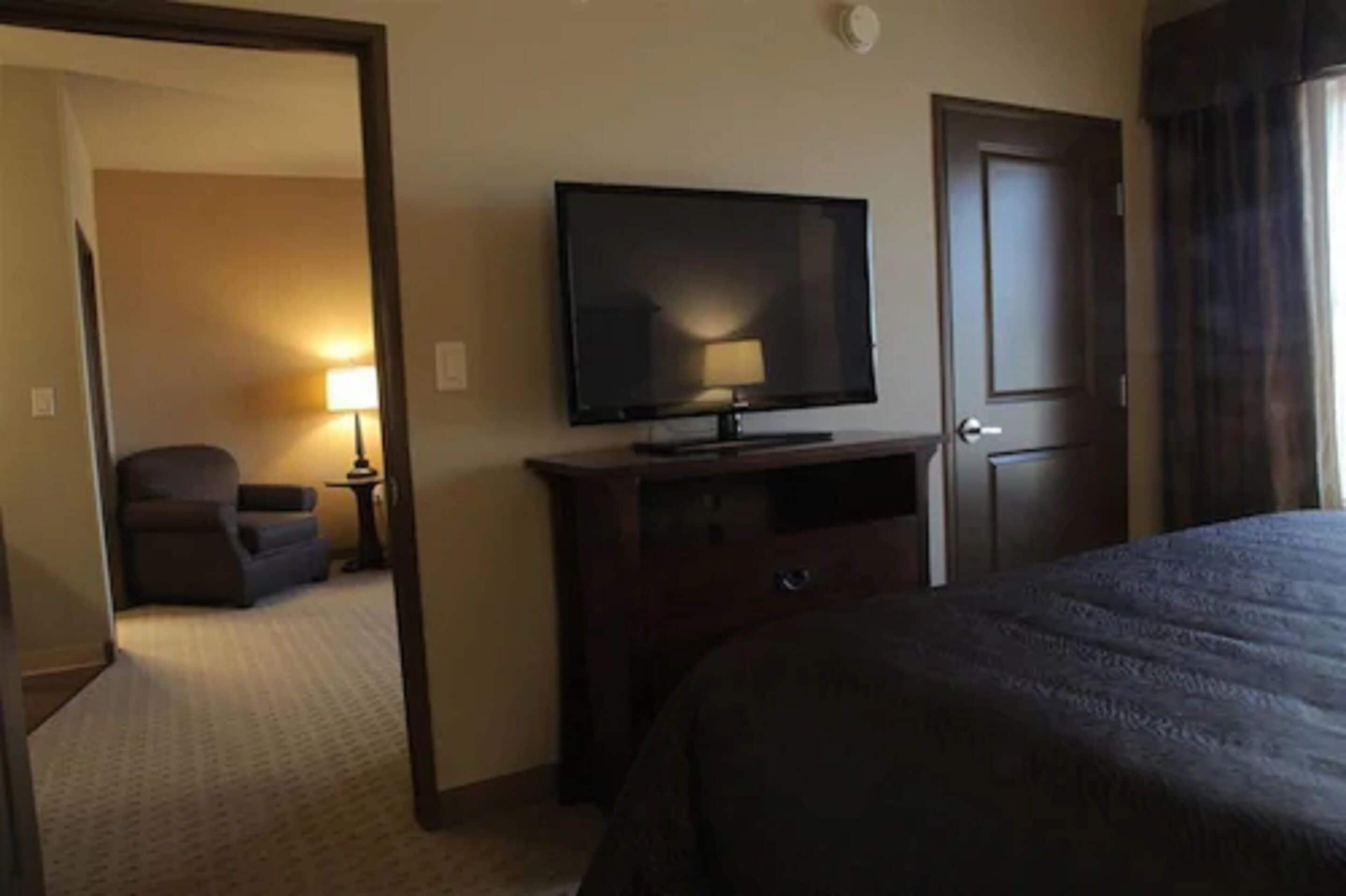 executive suite | 1 bedroom, iron/ironing board, free wifi, bed sheets