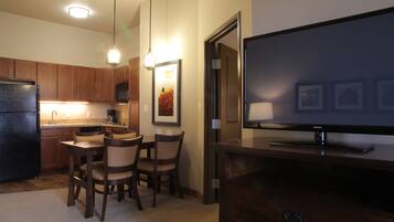 Fridge, microwave, dishwasher, coffee/tea maker