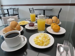 Free daily continental breakfast