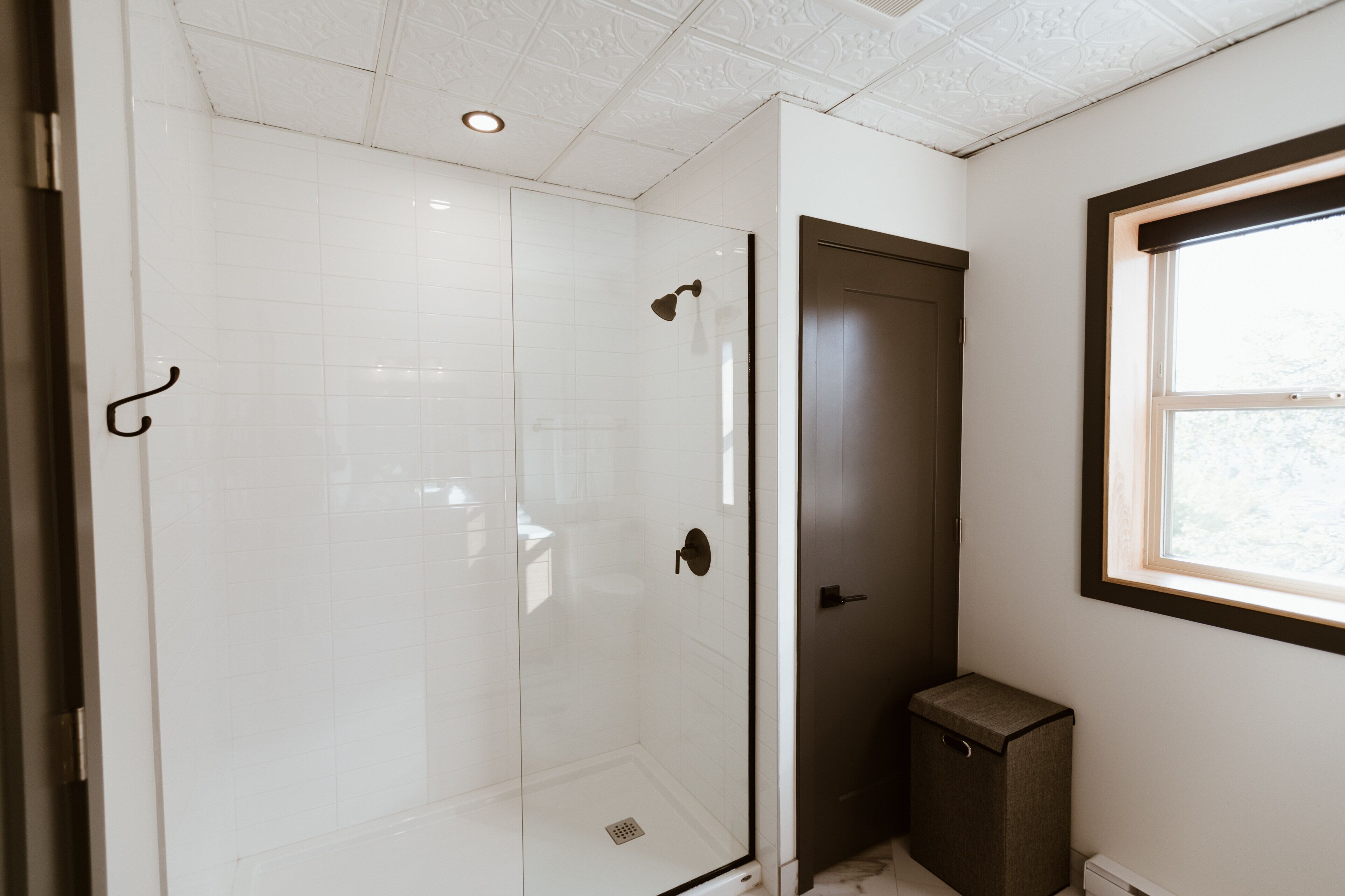 Deluxe Room, 1 King Bed with Sofa bed | Bathroom | Shower, free toiletries, hair dryer (on request), towels