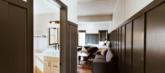 The Flying Steamshovel Inn