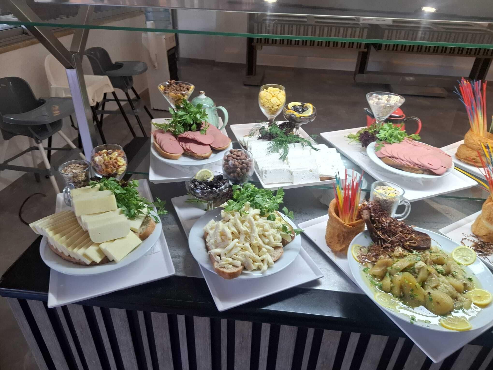 Desayuno buffet incluido todos los días 