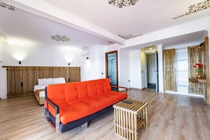 Studio Suite | Minibar, in-room safe, free WiFi, bed sheets