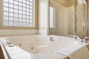 2 Bedroom Deluxe Condo | Jetted tub