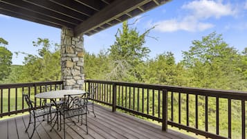 2 Bedroom Villa | Balcón