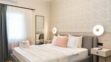 Premium bedding, minibar, desk, soundproofing