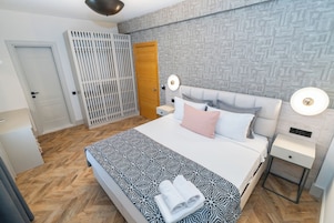 Ropa de cama de alta calidad, minibar y escritorio 