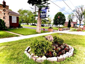 Front of property - Park Place Motel & Suites (Tweed)