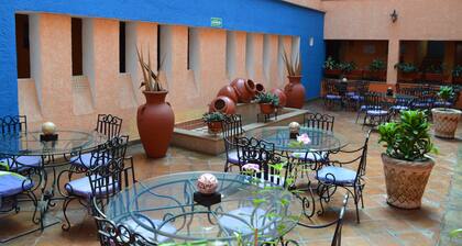 Hotel La Rienda Misión Tequillan