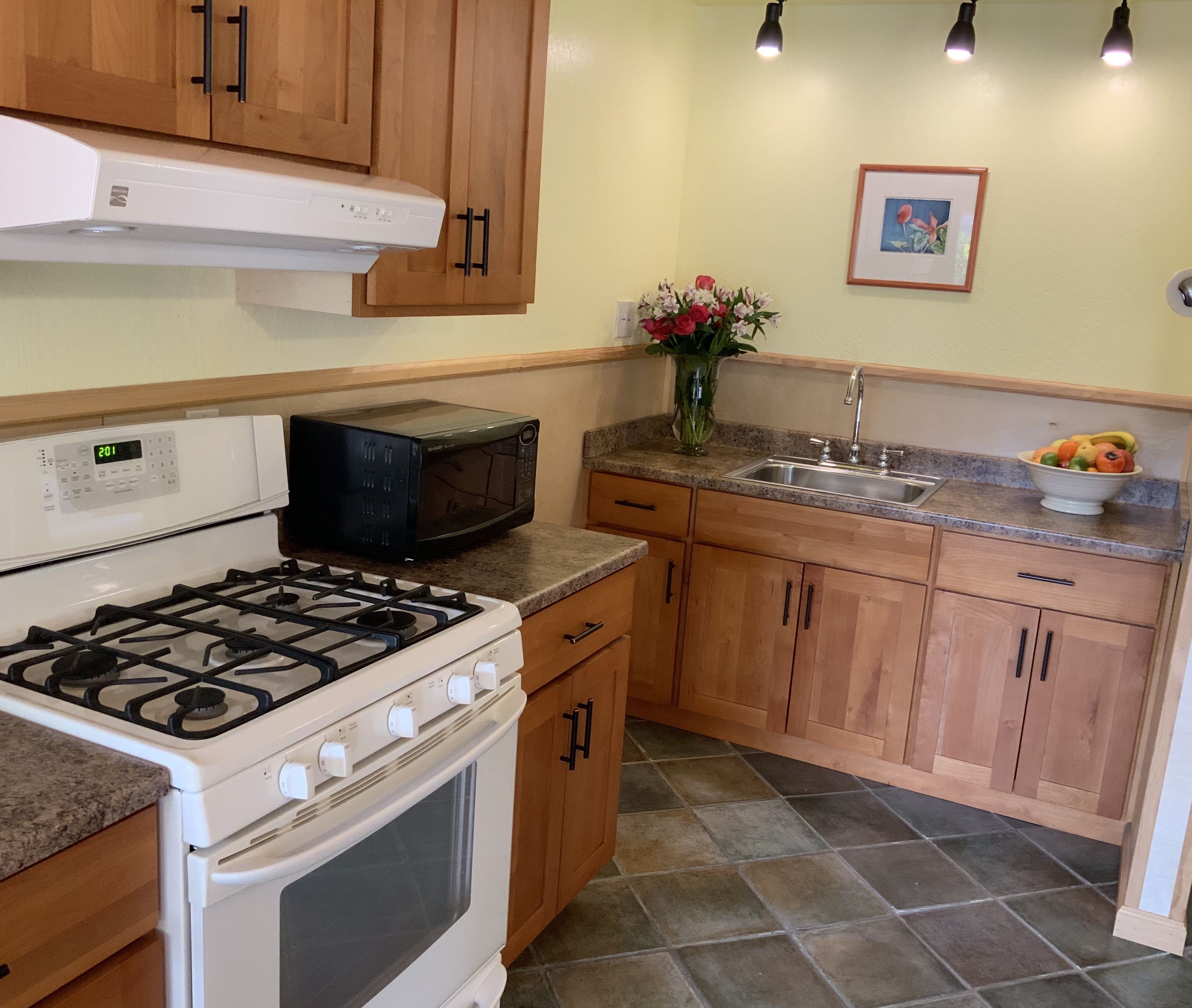 grand cottage, 1 king bed with sofa bed, kitchen, garden view | private kitchen