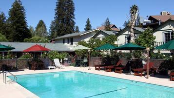 Outdoor pool, pool loungers