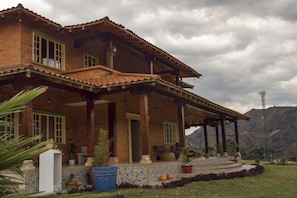 Front of property - Villa Beatriz Lodge (Vilcabamba)