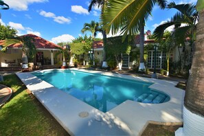 Outdoor pool - Tulipanes Cancun (Cancun)