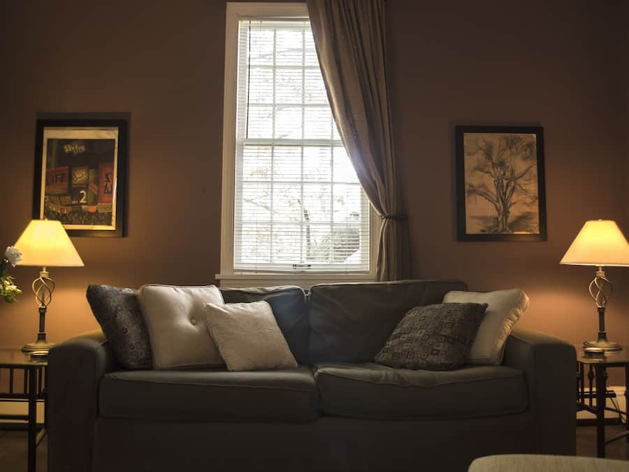 Superior appartement, 1 slaapkamer, keuken | Woonruimte | Een 32-inch flatscreentelevisie met kabelzenders en een televisie